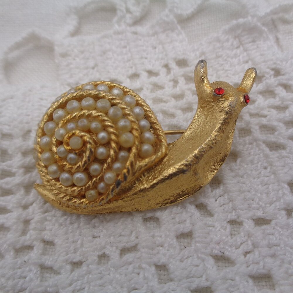 Vintage BSK Faux PEARL & Rhinestone SNAIL BROOCH
